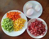 Hình bước làm 1 của món Cơm chiên Dương Châu