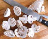 Hình bước làm 1 của món Canh Bắp Mỹ Thịt Nạc Nấm Mỡ