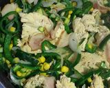 Foto del paso 1 de la receta: Pechugas poblanas gourmet