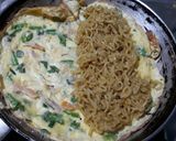 ম্যাগি ওমলেট (maggi omelette recipe in Bengali) রেসিপির ধাপ 5 ছবি
