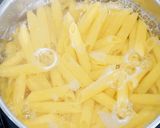 A picture of step 1 of Red sauce pasta.