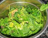 A picture of step 1 of Coriander Tomato Peanut Chutney.