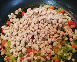 Foto del paso 4 de la receta: Pizza de soja texturizada, queso y aceitunas