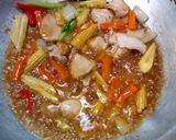 รูปขั้นตอนการทำที่ 4 ของ ไก่ผัดยอดข้าวโพดราดข้าว ไข่ดาว