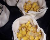 Foto del paso 3 de la receta: Canastitas (choclo y queso y de acelga)