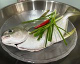 Hình bước làm 2 của món Cá Chim Hấp Hành Gừng