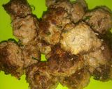 A picture of step 7 of Cheesy meatballs in sauce.