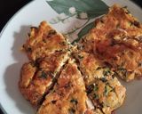 Foto langkah ke 4 dari resep Telur Dadar Padang Daun Kenikir.