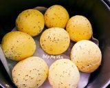 Hình bước làm 5 của món Bánh mì mè đen Hàn Quốc nướng nồi chiên không dầu