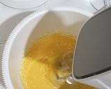 Foto langkah ke 3 dari resep Molten Chocolate Lava.