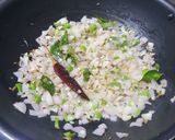 A picture of step 5 of Dal Palak.