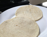 Foto del paso 6 de la receta: Tacos de huevo con queso panela entomatado