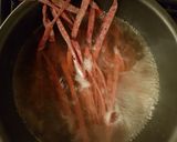 Foto del passaggio 2 della ricetta Fettuccine di rapa rossa di semola rimacinata con cimette di rapa