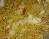 Foto langkah ke 6 dari resep Tumis mie kuning hot.