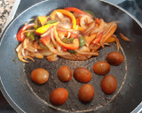 Foto del paso 3 de la receta: Bacalao al ajillo con verduras salteadas al teriyaki