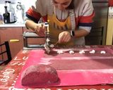 Foto del passaggio 5 della ricetta Ravioli di barbabietola alla ricotta e miele