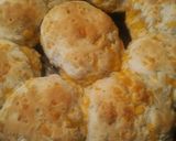 A picture of step 6 of Cheddar cheese Biscuits with Bacon.
