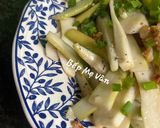 Hình bước làm 3 của món Ngó Môn Xào Tỏi