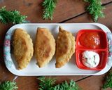 Foto langkah ke 5 dari resep Pastel Kentang Wortel Isi Telur Puyuh.