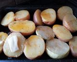 Tepsiben, héjában sült karalábé recept fázis 2 fotója