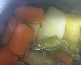 Foto del paso 3 de la receta: Caldo de pollo con verduras en Mambo