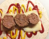 Φωτογραφία βήματος 4 της συνταγής Cheeseburger με τορτίγια!