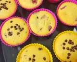 Foto langkah ke 5 dari resep Vanilla Yogurt Cupcakes.
