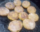 उपवासाचे उकडलेल्या रताळ्याचे कटलेट (upwasache ukadlelya ratadyache cutlets recipe in marathi) रेसिपी स्टेप 3 फोटो 