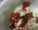 Foto del paso 3 de la receta: Ensalada de Akusay, Morrones Asados y Aceitunas en Aliño