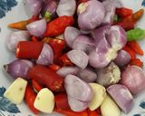 Foto langkah ke 2 dari resep Sambal Bawang Cumi Asin.