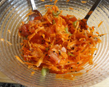 Foto del paso 3 de la receta: Ensalada de zanahoria, apio y tomate perita al sésamo