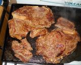 Foto del paso 4 de la receta: Bife a la chapa, huevo, puré de papa con espinaca