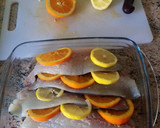 Foto del paso 3 de la receta: Dorada a la naranja y limón