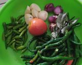 Foto langkah ke 2 dari resep Sambal Terong Lombok ijo.