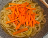 Foto del paso 2 de la receta: Salteado de verduras, chipirones y gambas