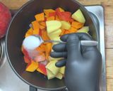 A picture of step 3 of Pumpkin Corn Soup.