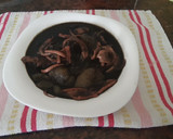Foto del paso 7 de la receta: Patatas con calamares o pota, en su tinta