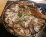 Foto del paso 3 de la receta: Pollo con setas y champiñones con nata