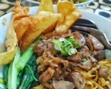 Foto langkah ke 5 dari resep Mie yamin meriah.