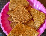 A picture of step 4 of Til chikki.