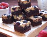 Foto langkah ke 7 dari resep Blueberry Brownies Cheesecake.