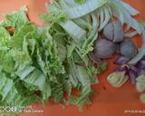 Foto langkah ke 1 dari resep Sayur Bening Sawi Putih Bakso.