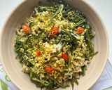 Foto langkah ke 5 dari resep Mie Goreng Kangkung.