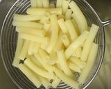 Hình bước làm 1 của món Nui xào xúc xích