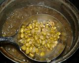 Foto langkah ke 4 dari resep Bubur Kacang Ijo Saos Santan.