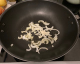 Foto del paso 2 de la receta: Fetuccini de arroz con pollo y salsa de cacahuetes