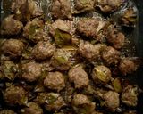 Foto del passaggio 10 della ricetta Polpette al forno con l'alloro e patate