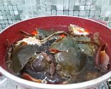 Gambar langkah 2 resipi Ketam masak lemak.