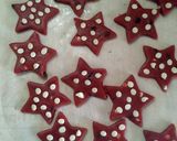 A picture of step 5 of Red velvet choco chips cookies.