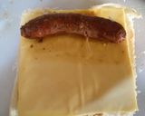 Une image de l'étape 2 de Roules de pain de mie au fromage et merguez.